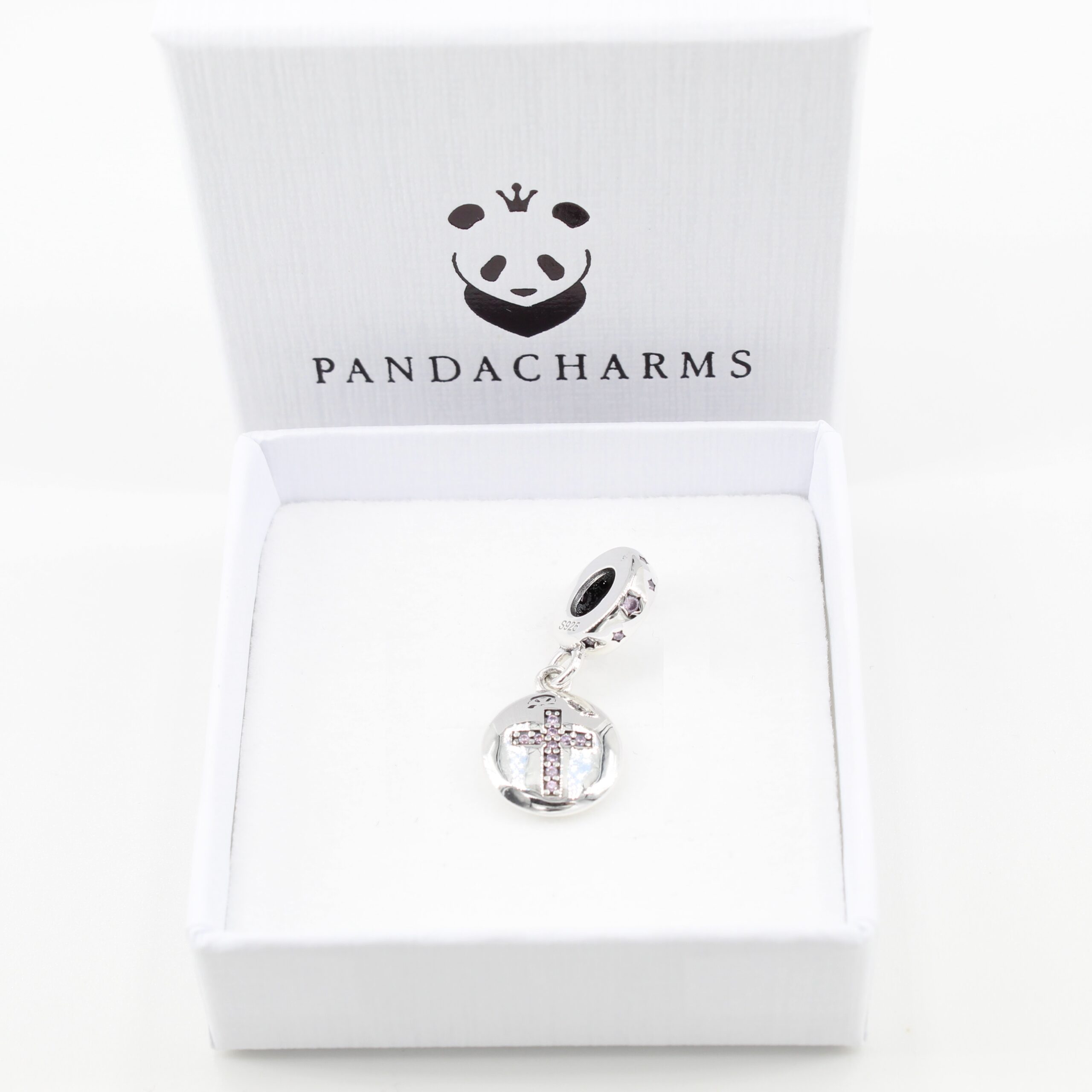 C03012 lateinisches kreuz mit rosa steinen charm anhaenger pic02 scaled