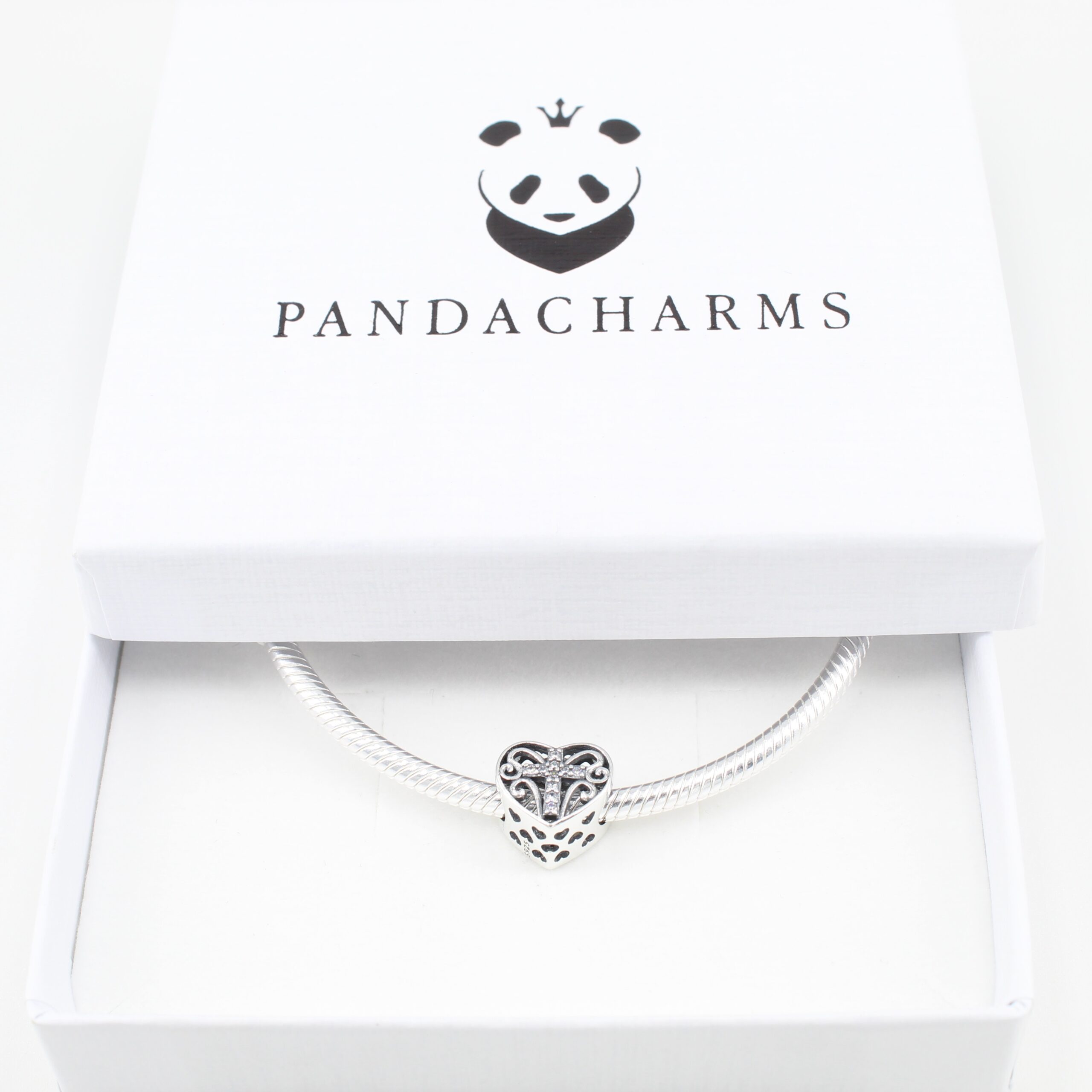 Kreuz mit Steinen im verzierten Herz Charm 3 Kreuz mit Steinen im verzierten Herz Charm