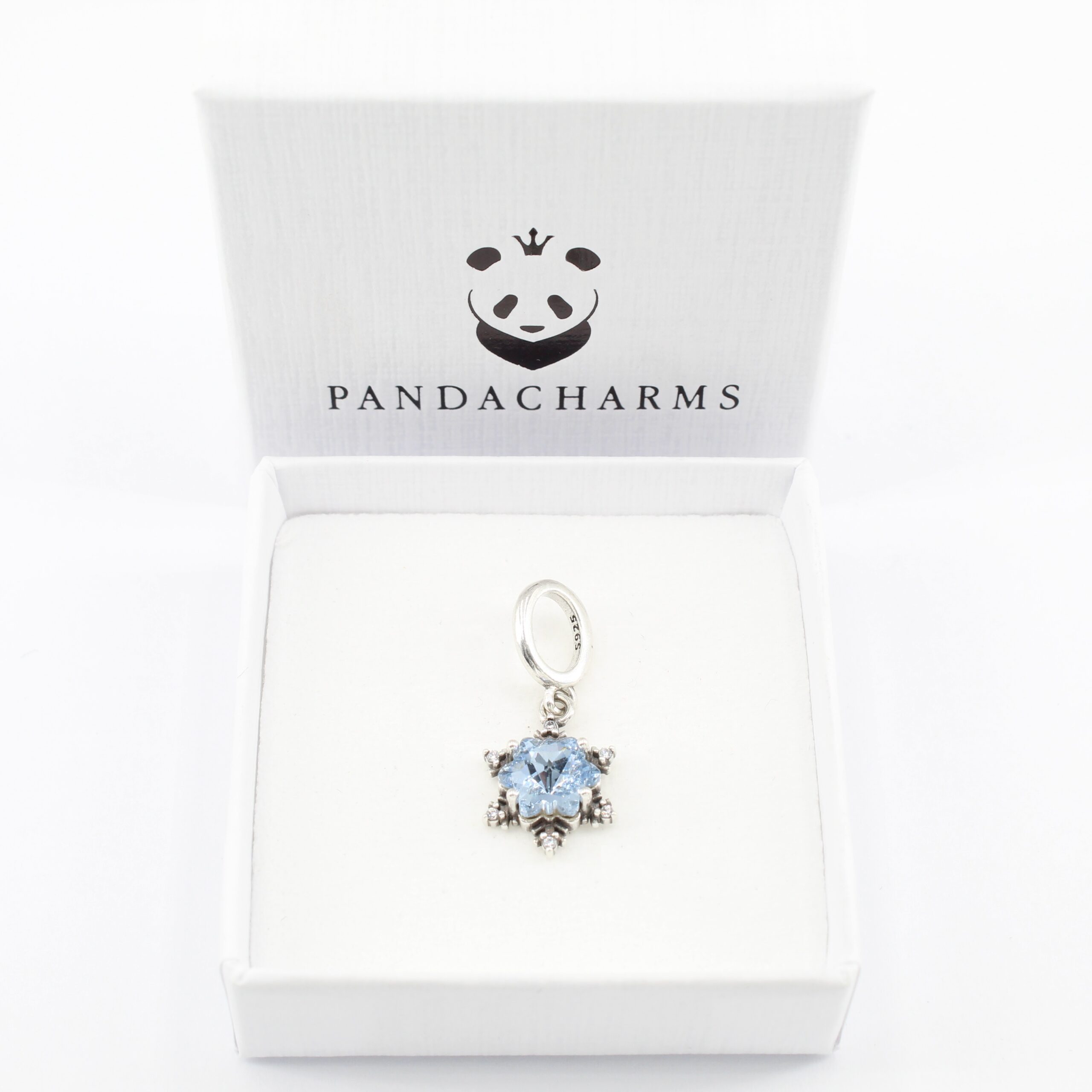 Alternative view of Blauer Eiskristall Charm Anhänger